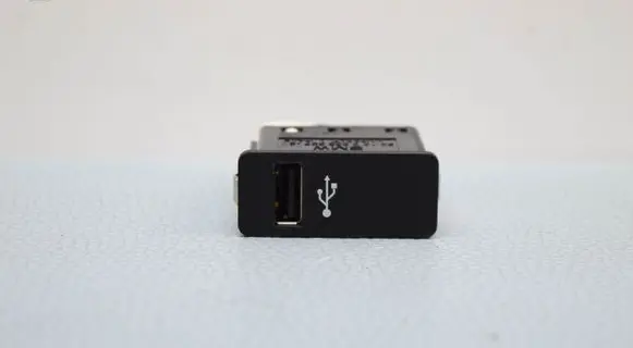 BMW X1 F48 F49 USB socket connector 6820397