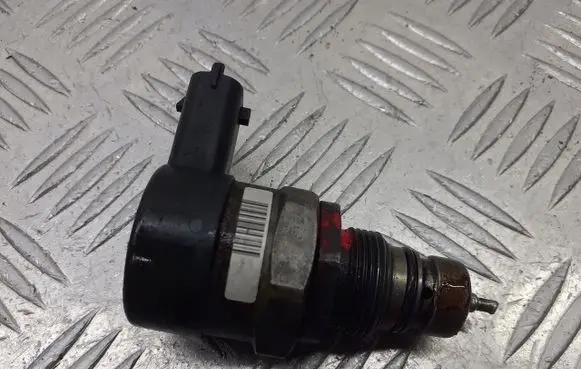 Toyota Auris 150 Fuel pressure regulator 23280-33020