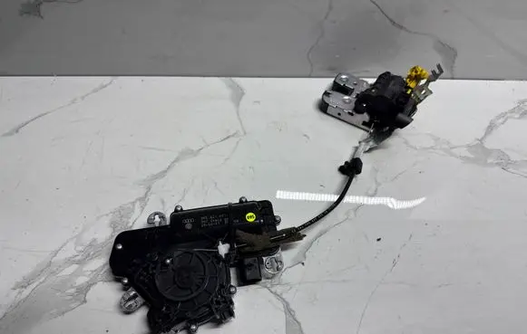 Audi S5 F5 Tailgate/trunk/boot lock/catch/latch 4M0827506D