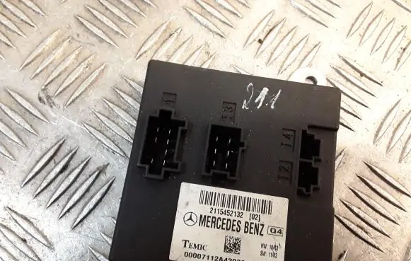 Mercedes-Benz E W211 Central body control module 2115452132 A2115452132