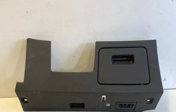 Audi Q3 F3 Glove box 83C863075A