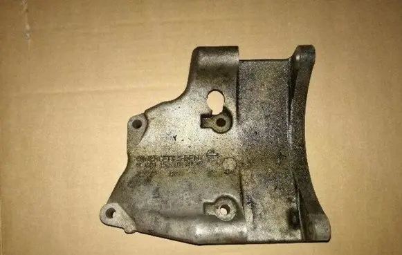 Mercedes-Benz E W124 Generator/alternator bracket 6011550235