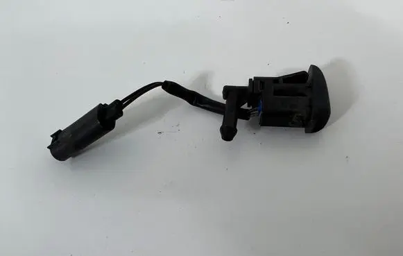 BMW 1 E82 E88 Windshield washer spray nozzle 7110851