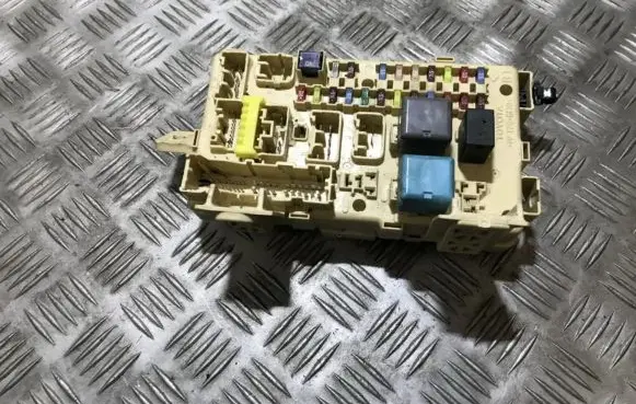 Toyota Avensis T250 Fuse box set 82641ca020f 82641-ca020-f