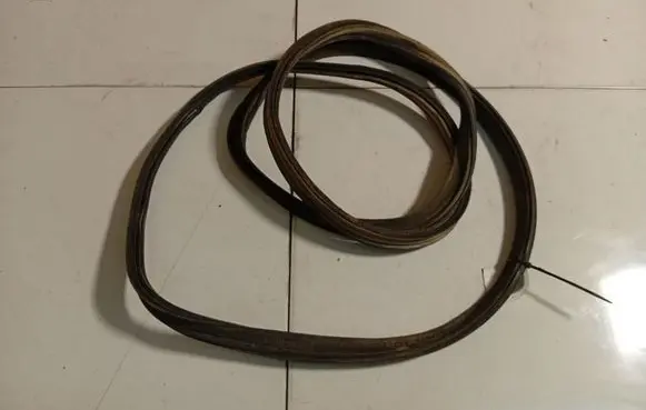 Mazda 323 Trunk rubber seal (body) 