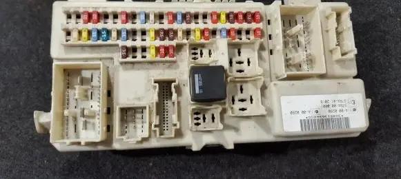 Ford Focus Fuse box set 7k80025070209 6m5t14014zaa
