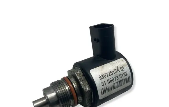 Mercedes-Benz C W204 Fuel pressure regulator 9307Z513A 31060730132