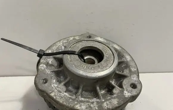 BMW 5 GT F07 Front upper strut mount 6795082
