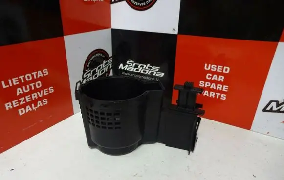 Cup holder front
