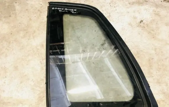 Mitsubishi Space Runner Rear side window