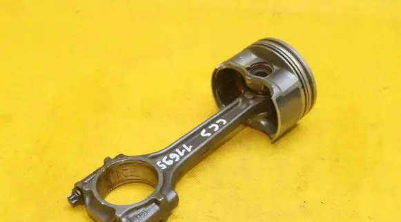 Volkswagen Golf VI Piston with connecting rod