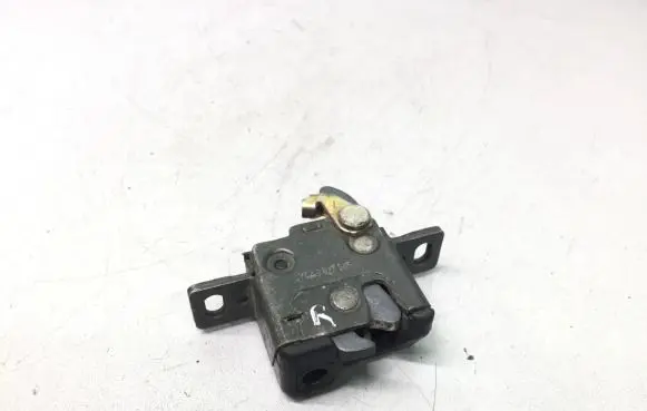 Audi A6 S6 C4 4A Tailgate/trunk/boot lock/catch/latch 4A9827505C