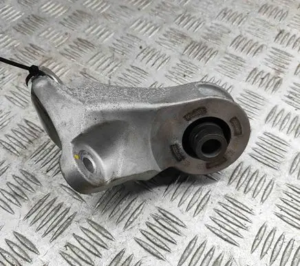Engine mount bracket