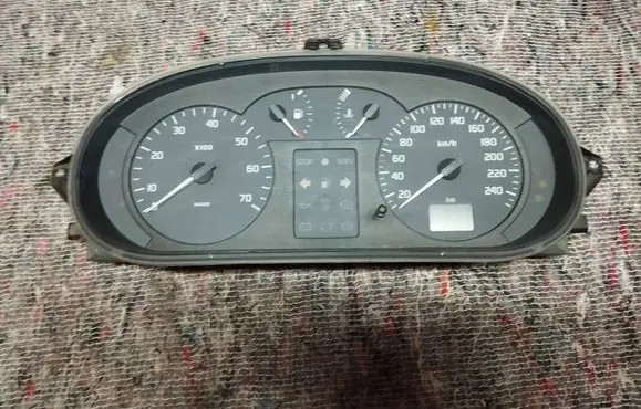 Renault Scenic I Speedometer (instrument cluster) 8200071820 09043080026