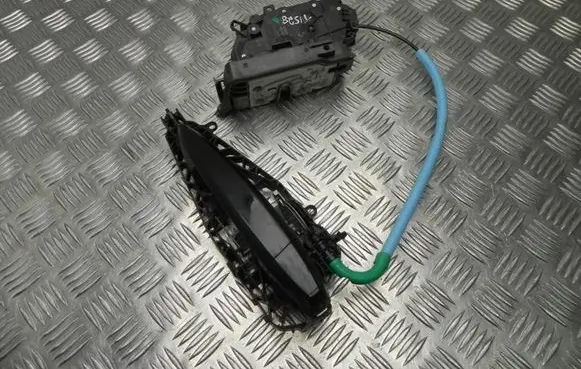 Loading door lock