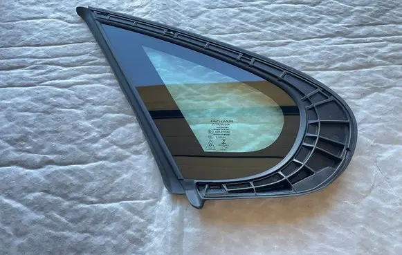 Rear vent window glass