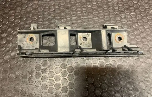Volkswagen PASSAT B6 Front bumper mounting bracket 3C0807184