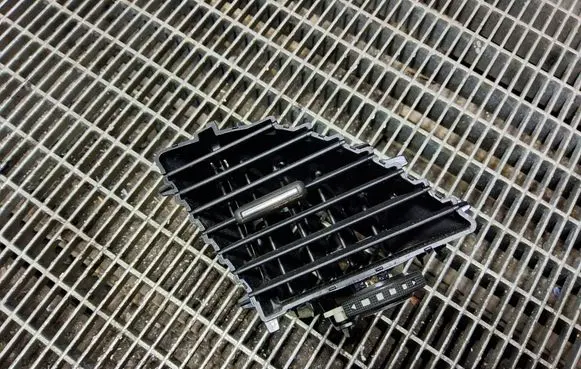 Seat Leon (5F) Dashboard air vent grill cover trim 5F2820902D