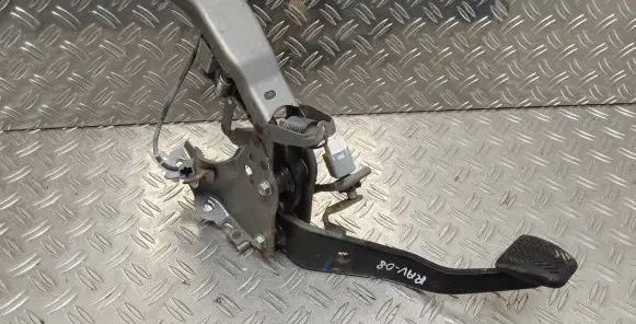Toyota RAV 4 (XA30) Brake pedal