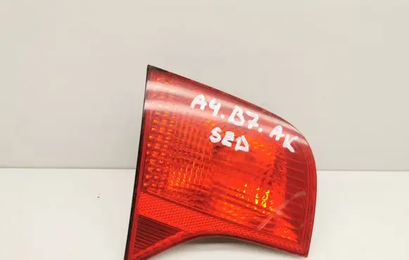 Tailgate rear/tail lights