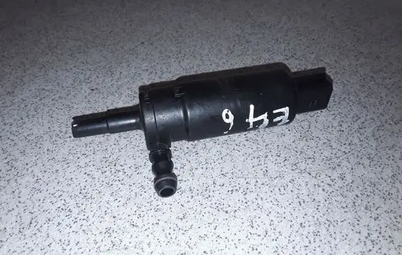 BMW 3 E46 Headlight washer pump 8377430