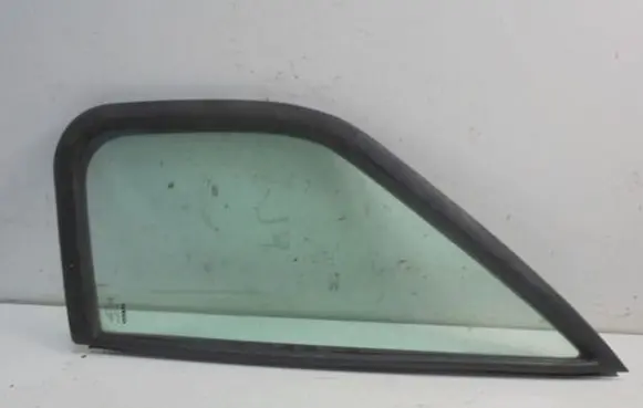Iveco Daily 35.8 - 9 Front triangle window/glass 