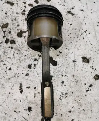 Hyundai Santa Fe Piston with connecting rod
