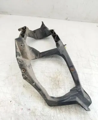 Headlight/headlamp mounting bracket