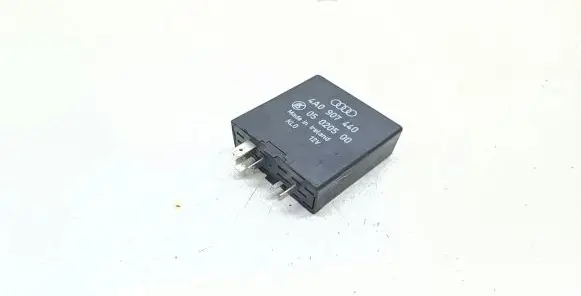 Volkswagen Golf IV Window wiper relay 4A0907440