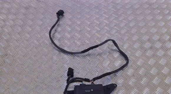 BMW 5 E39 Coolant fan relay 6921354