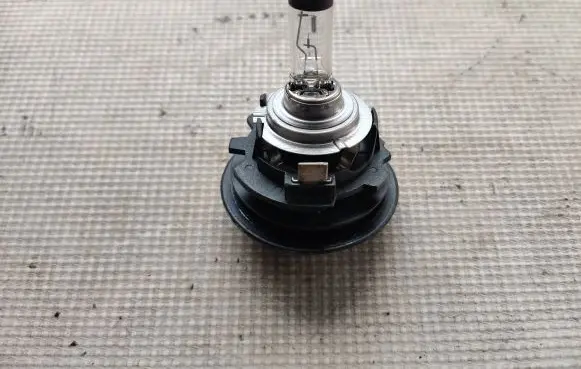 Volkswagen Touran I Headlight/headlamp bulb 1300636277