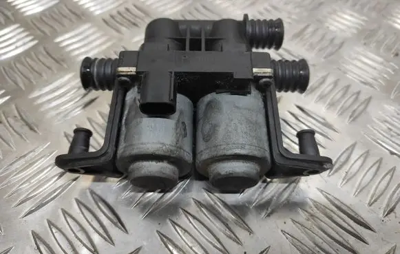 BMW 5 E39 Coolant heater control valve 1147412137