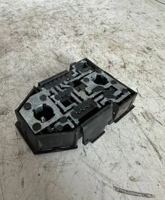 Volkswagen PASSAT B3 Tail light bulb cover holder 333945257