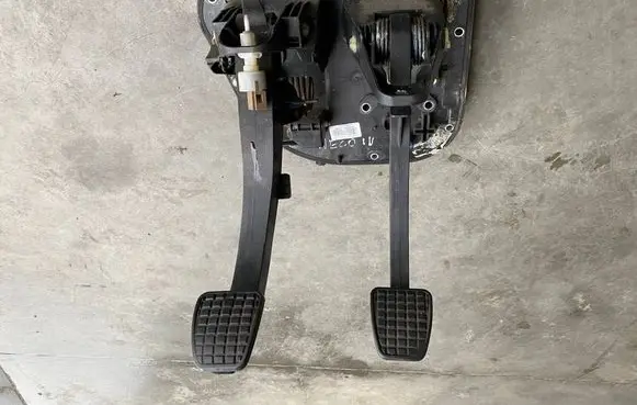 Iveco Daily 6th gen Pedal assembly 5801492032