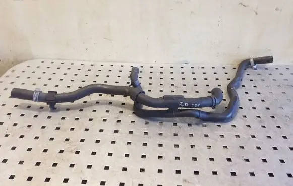Volkswagen PASSAT B7 Engine coolant pipe/hose