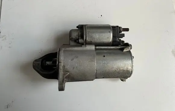 Opel Astra H Starter motor 55556092