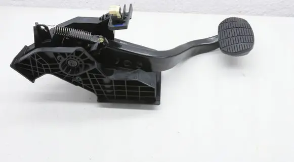 BMW 1 F40 Brake pedal 6856596
