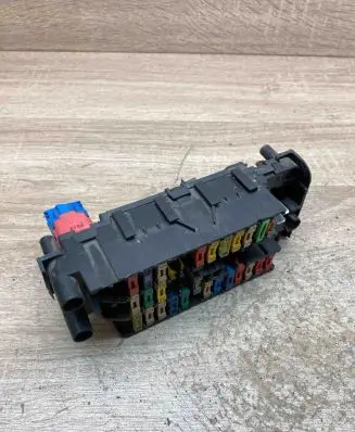 Peugeot 406 Fuse module 9635518180 189028