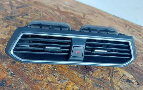 Seat Leon IV Dash center air vent grill 5FA819110A