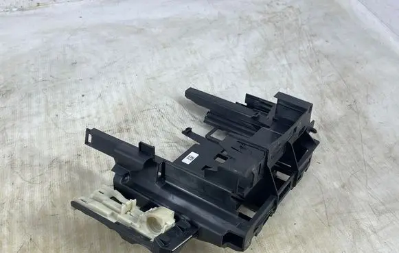 BMW 5 G30 G31 G38 Engine control unit holder 8605530 586509