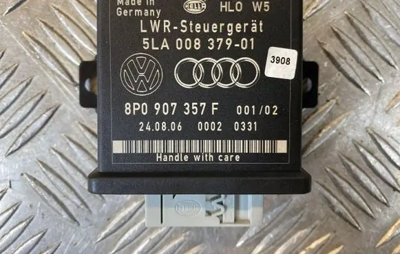 Audi A4 S4 B7 8E 8H Light module LCM 8P0907357F 00020331 5LA00837901