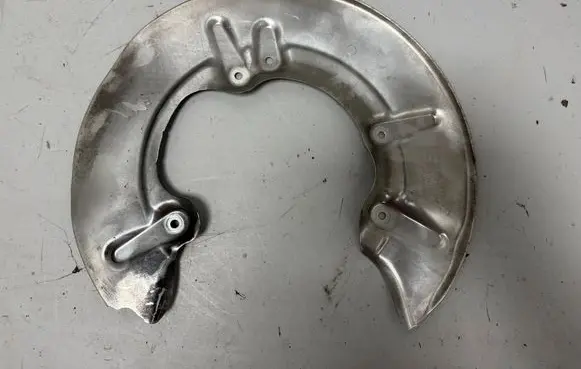 BMW 5 G60 G61 Rear brake disc plate dust cover 6899154 6861802