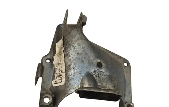 Porsche Macan (95B) Engine mounting bracket 8K0399059F