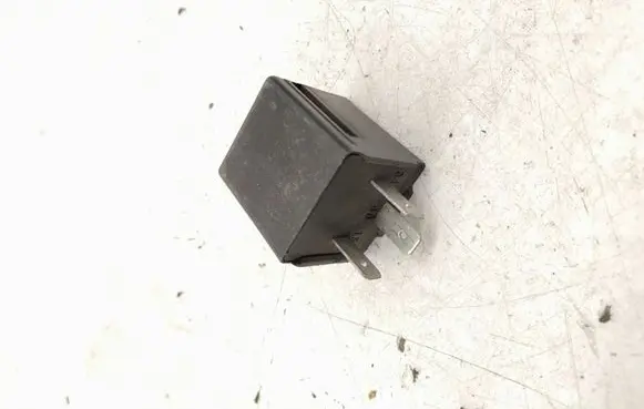 Opel Vectra C Cruise control relay 90240665