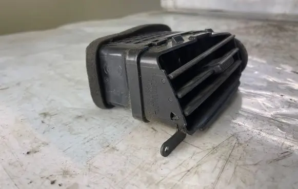 Hyundai Matrix Dash center air vent grill 9743217000