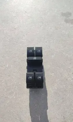 Volkswagen Golf Plus Electric window control switch 1K4959857B