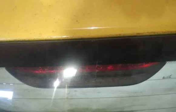 Chevrolet Aveo Third/center stoplight