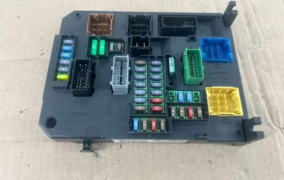 Citroen C4 Grand Picasso Fuse module 9806687980