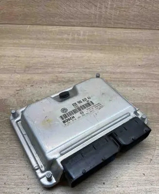 Volkswagen PASSAT B5 Engine control unit/module ECU 038906019AJ 0281010303