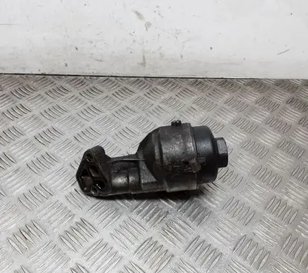 Oil filter mounting bracket